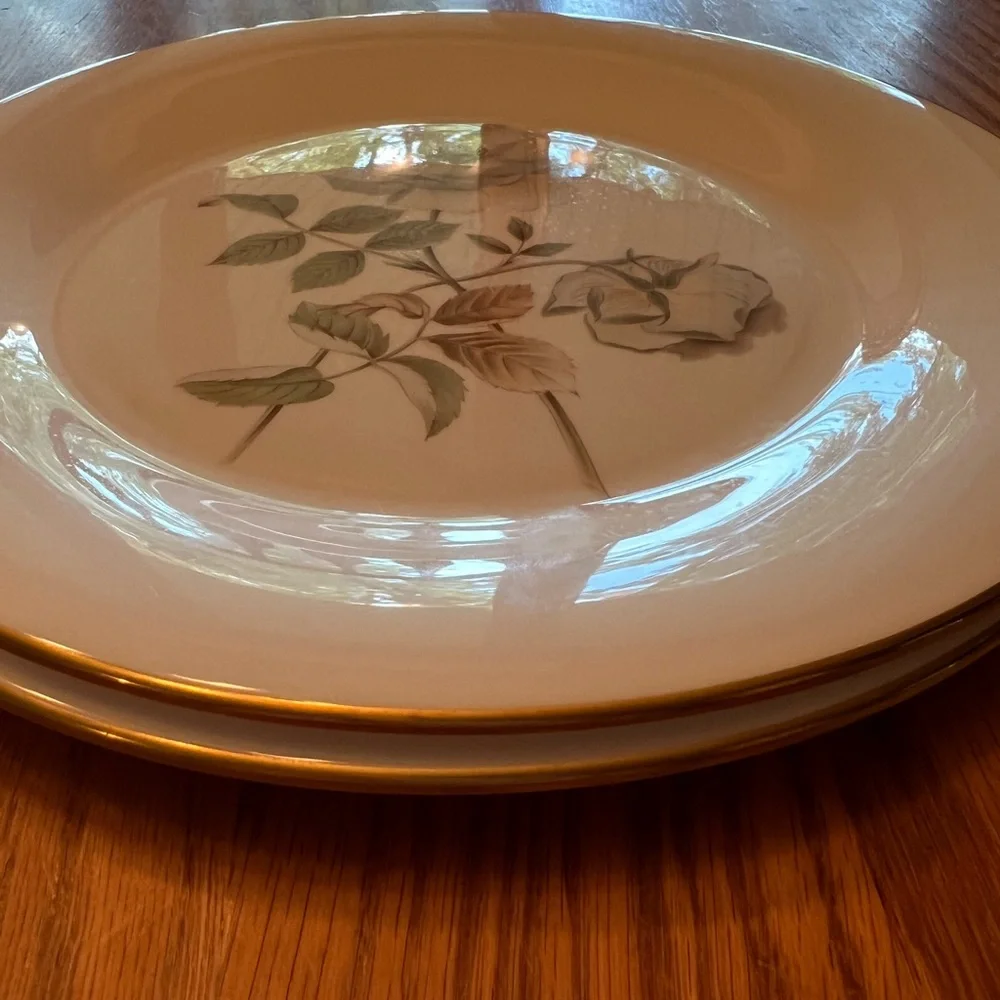Royal Doulton Yorkshire Rose Dinner Plates